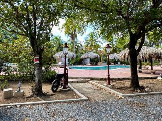 Caribbean Court Loft - Resort View Apartment - 9