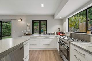 Alpine Escape - Wanaka Holiday Home - 3