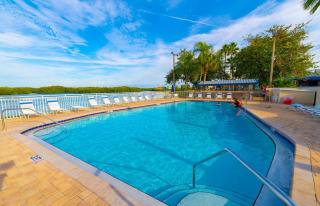 Mangrove View 2BR - Pool Hot Tub & Gym Access - 9
