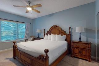 TOPS'L Summit 210 - 2