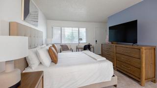 Landing Spectacular Studio in Glendale - 8