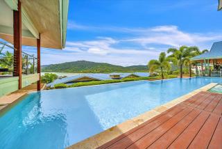 Heart of Airlie - Oceanview escape - 2