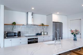 Farrant Drive Hideaway with Mountain Views - 5