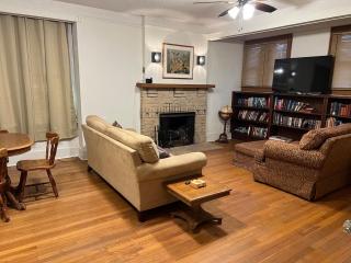 House with private park in central location - 9