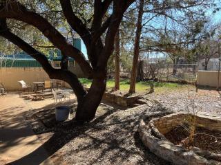 House with private park in central location - 3