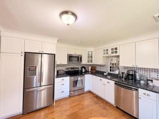 Serene 3-bedroom House in South Yarmouth - 3