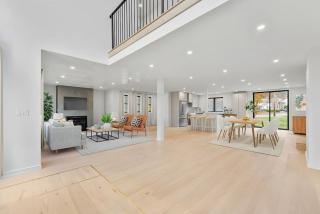 Elegant & Spacious Stay in the Heart of Needham - 9