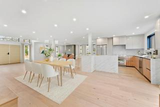 Elegant & Spacious Stay in the Heart of Needham - 4