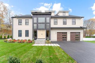 Elegant & Spacious Stay in the Heart of Needham - 2