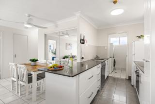 Bayview Beach Holiday Apartments - 5
