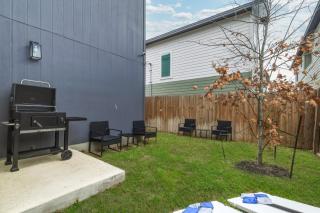 SA Modern Home Nr River Walk DT BBQ Yard Games - 6