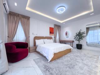 Prestige Apartment Chevron- 3 bedroom apartment - 6