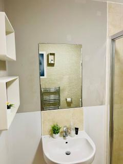 Urban Blue en-suite room Netflix, Fast WiFi Free Parking - 7