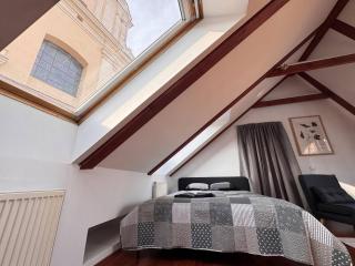 Beams & Bells Attic Old Town Self Check-In - 6