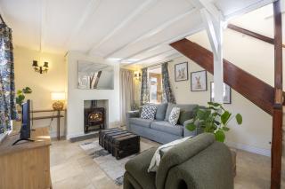 Riverside Cottage & Shepherd’s Hut with Hot Tub - 7