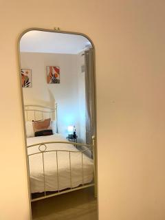 The Luxe Loft 2Bed Apartment Free Parking, Fast WiFi Netflix - 1