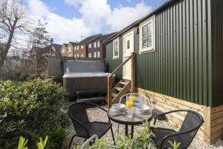 Riverside Shepherd’s Hut with Hot Tub - 0