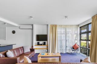 Queenstown Lakefront & Beach, Mountain Views, 3BRs 3Baths - 2