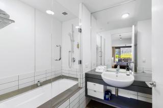 Queenstown Lakefront & Beach, Mountain Views, 3BRs 3Baths - 5