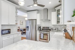 Steps to Short Beach: Ocean-View Apt w/ Deck! - 2