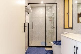 Cosy spacious1BR with pool,gym,kingbed at yaya center - 1