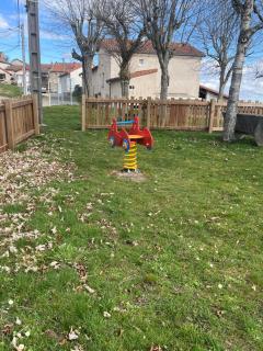 maison au coeur du village de Rochegut - 4