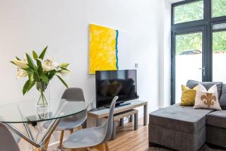 The Tunstall at Fifty Two - 2