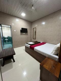 Hotel Golden Inn Takshila Andheri - 9