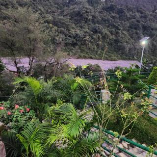 Home in the Hills, Resort & Restaurant - 6