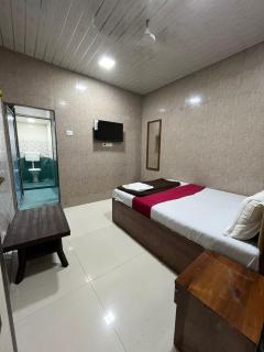 Hotel Golden Inn Takshila Andheri - 8