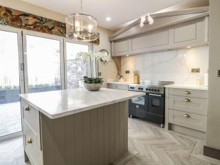 2 Llewelyn Street - 2
