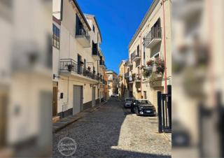 Charming 3-Story Amantea Home with Full Kitchen, 3 Baths and Minutes to the Beach - 6