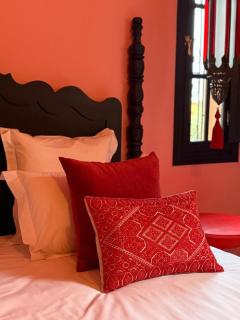 Villa Shana, pool, massage room, staff - 1