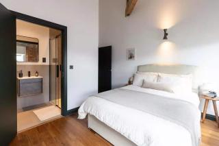 Urban City Stay Stone's throw from Attractions - 7
