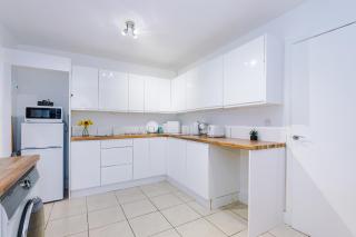 Salford 4 Bed House - Free parking - Sleeps 7 - 3