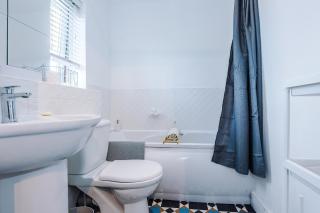 Salford 4 Bed House - Free parking - Sleeps 7 - 7