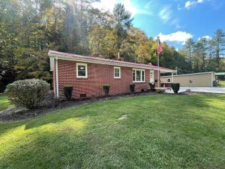 Great location! Creekside Home near Mountain City, Laurel Bloomery, Damascus - 1