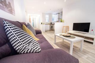 C16 - Modern & Comfortable 4 beds Apartment - 4