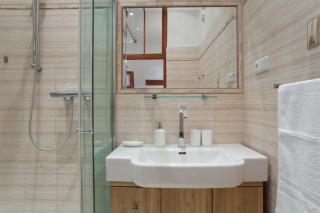 Charming 2BR Garden Views in Historic Vinohrady - 5