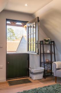 Peaceful Stylish Entire Apartment - Views, Gardens, Firepit, Balcony - 8