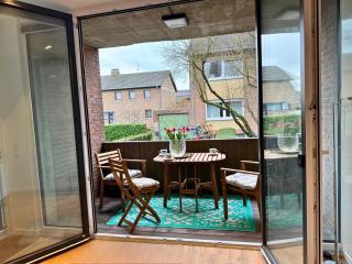 Top Apartment in Kranenburg - central & quiet - terrace and large windows - incl parking, fast WiFi, Box-Spring bed, washer & dryer, Netflix - 4