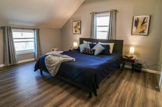 Lavish Spacious Home Near Town • Game Room • 4BR - 8