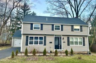 Lavish Spacious Home Near Town • Game Room • 4BR - 5