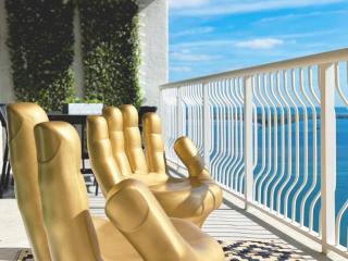Renovated Ocean-View Lux Condo with Balcony & Parking - 4