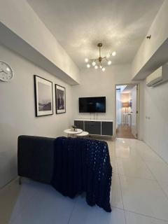 Chill Staycation Unit in Salcedo Makati with Balcony - Manila - 8