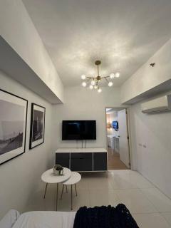 Chill Staycation Unit in Salcedo Makati with Balcony - Manila - 1