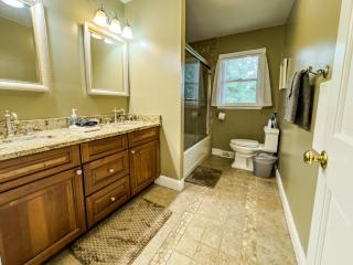Grand Lakeview Retreat Near Town • Game Rm • 4BR - 6