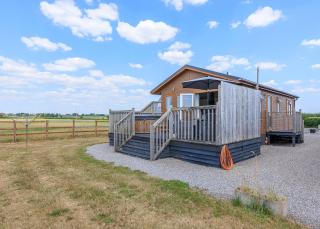 Larkrise Farm Lodges - 8