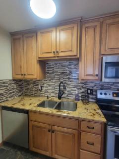 Urban Living - 2 Bed and 1 Bath - 4