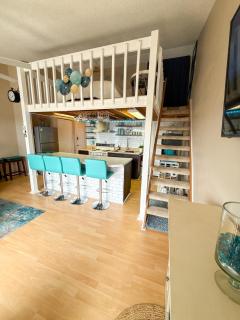 The Little Penthouse - 8